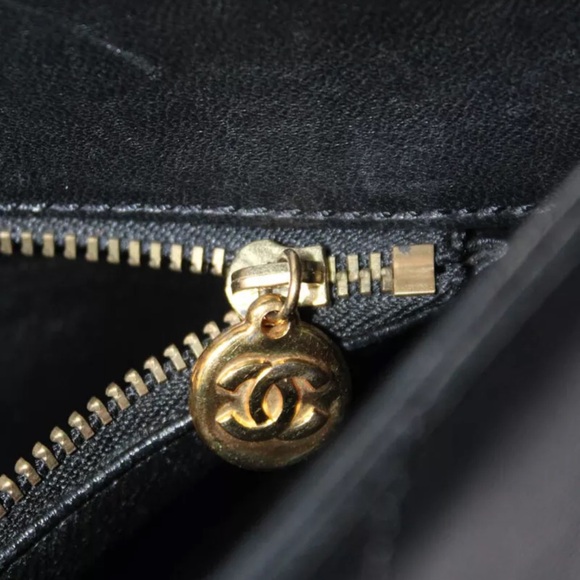 CHANEL CC TURNOLCK LAMBSKIN LEATHER TOTE - Picture 12 of 13